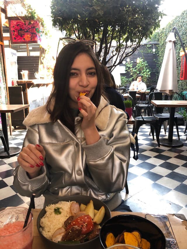 Alyson Bustamante - Romance Scammer